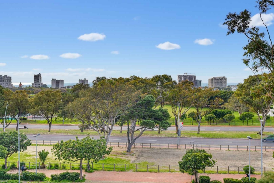 To Let 2 Bedroom Property for Rent in Green Point Western Cape